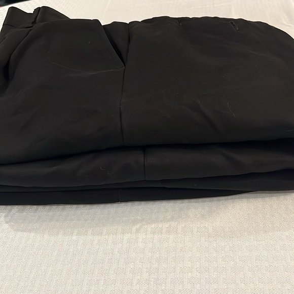 4 Pair of Black Men’s Slacks by Savane. Sz 38/29 in very good condition. - Picture 12 of 13
